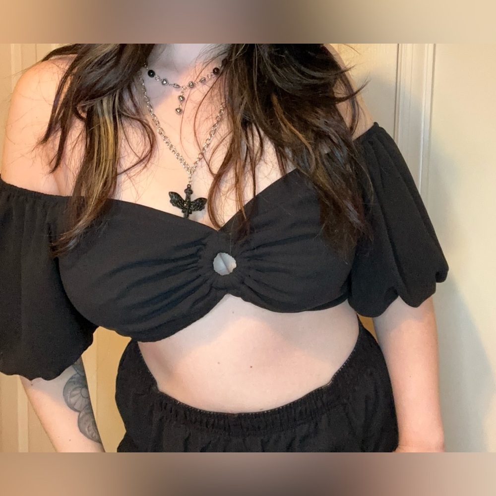 Black puff sleeve cropped blouse